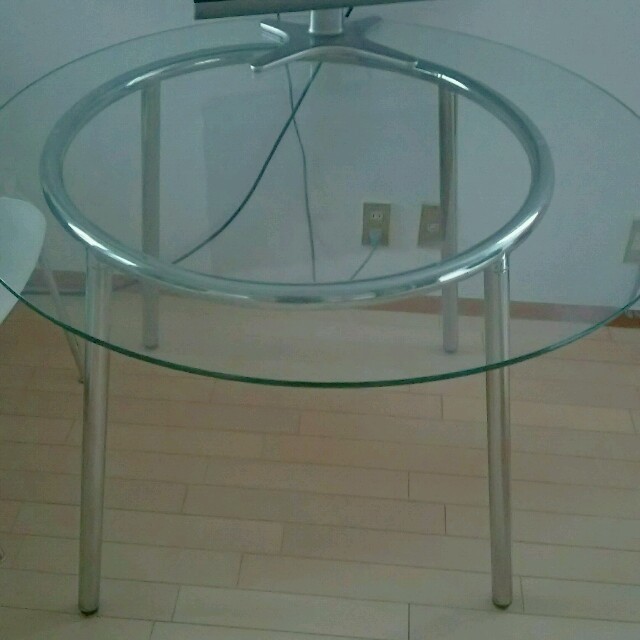 IKEA ダイニングテーブル ラウンド型 丸型 強化ガラステーブル | フリマアプリ ラクマ