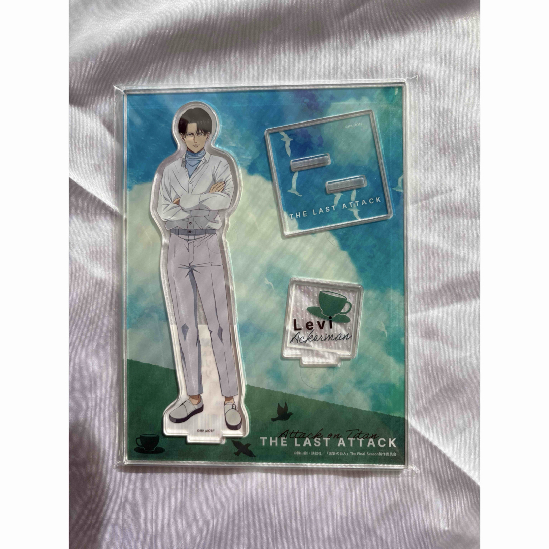 新品♡進撃の巨人 リヴァイ  アクリルスタンド エンタメ/ホビーのアニメグッズ(その他)の商品写真