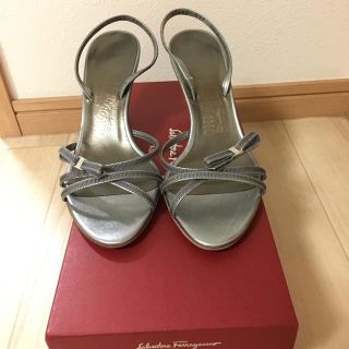 サルヴァトーレフェラガモ(Salvatore Ferragamo)のSalvatore Ferragamoシルバーサンダル(サンダル)