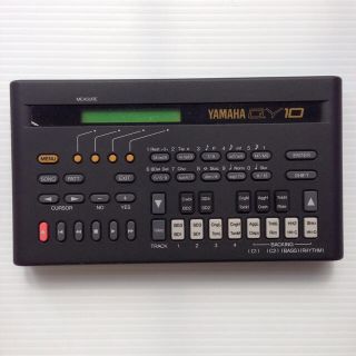 ヤマハ(ヤマハ)のYAMAHA ポータブル・シーケンサー QY10 （ACアダプタセット）(その他)