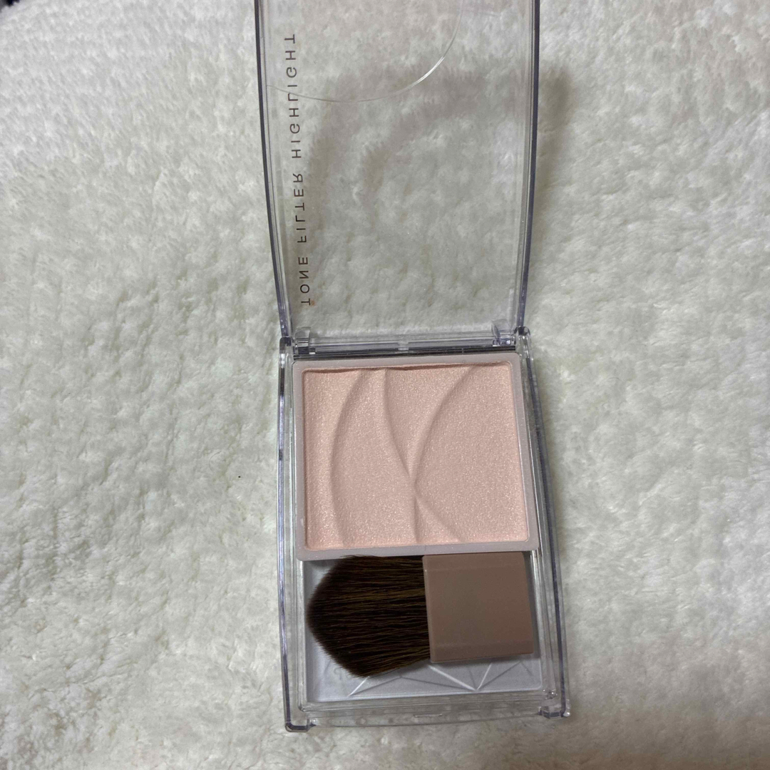 CEZANNE(セザンヌ)のセザンヌ トーンフィルターハイライト01 フィルターベージュ(2.3g) コスメ/美容のベースメイク/化粧品(フェイスパウダー)の商品写真