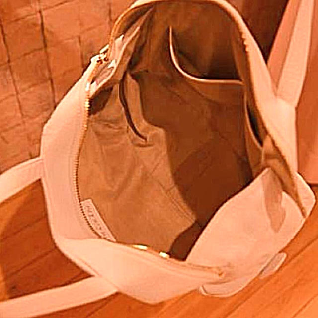 Adam et Rope'(アダムエロぺ)のケンケンケン アダムエロペ トゥモローランド イエナ バッグ 白 ホワイト 皮 レディースのバッグ(ショルダーバッグ)の商品写真