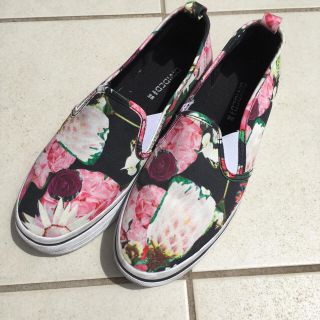 エイチアンドエム(H&M)の¥400! H&M 花柄スリッポン(スニーカー)