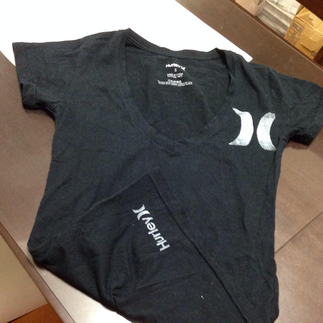 Hurley(ハーレー)のHurley 黒Tシャツ レディースのトップス(Tシャツ(半袖/袖なし))の商品写真