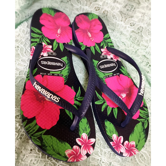 havaianas(ハワイアナス)のハワイアナス ビーチサンダル ハイビスカス柄 23～23.5 レディースの靴/シューズ(ビーチサンダル)の商品写真