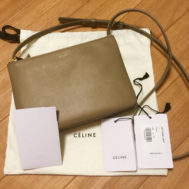 celine(セリーヌ)の17年春夏新作 正規品 セリーヌ トリオ トープ カーフスキン 日本未入荷 レディースのバッグ(ショルダーバッグ)の商品写真