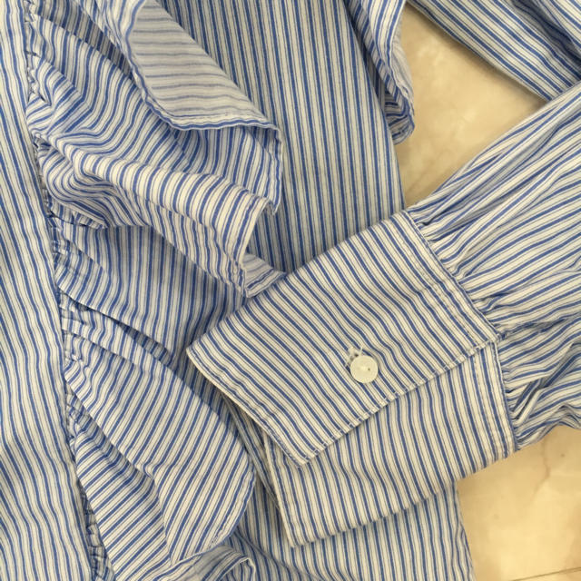 ZARA(ザラ)のZARAフリルブラウス レディースのトップス(シャツ/ブラウス(長袖/七分))の商品写真