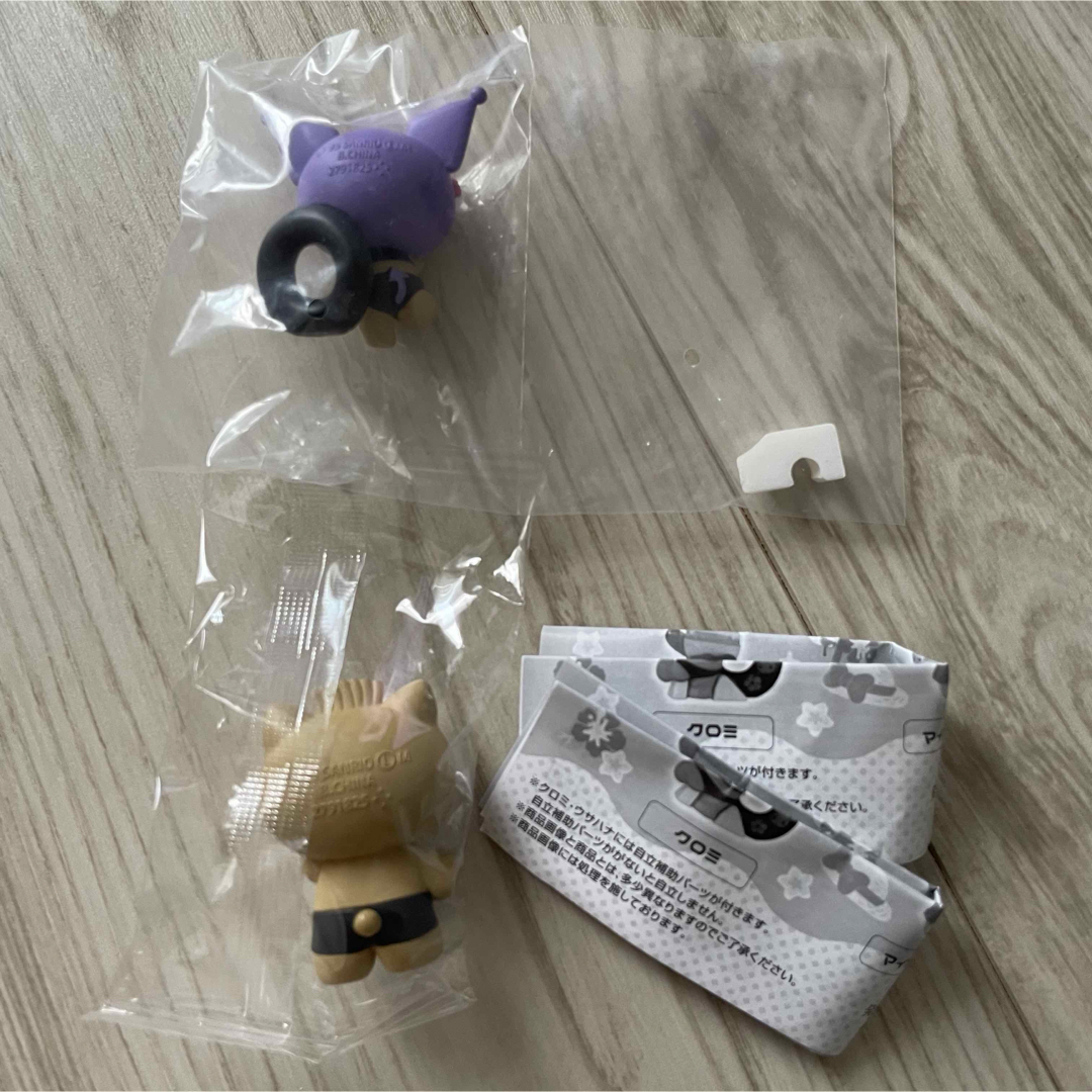 サンリオ(サンリオ)の未開封　サンリオ　みんなでバカンスフィギュア　ダニエル　クロミ　ガチャ　日焼け エンタメ/ホビーのおもちゃ/ぬいぐるみ(キャラクターグッズ)の商品写真