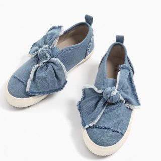 ザラ(ZARA)の新品♡リボンデニムシューズ(スリッポン/モカシン)