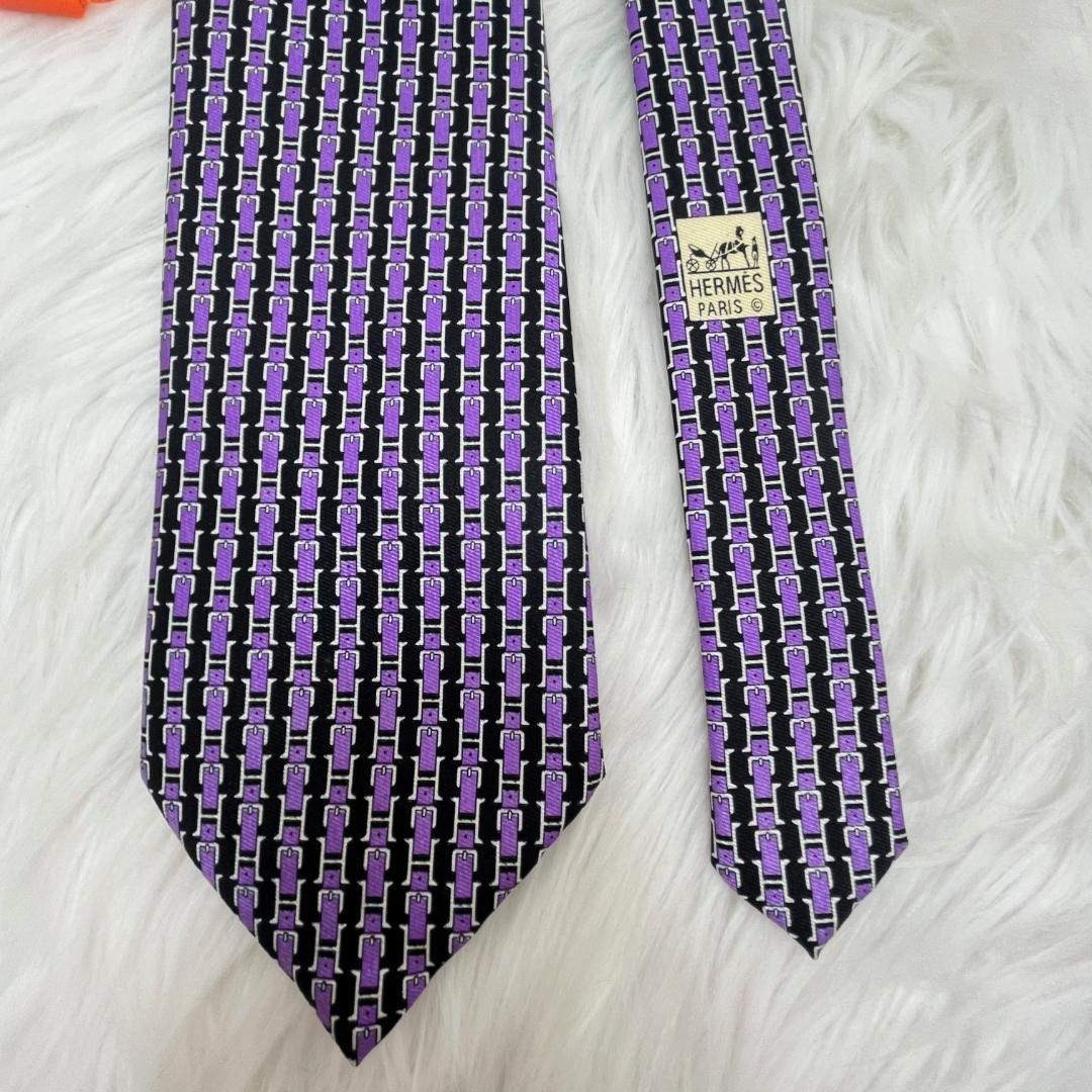 HERMES(エルメス)の新品未使用品✨エルメス　HERMES ネクタイ　シルク100％　パープル メンズのファッション小物(ネクタイ)の商品写真