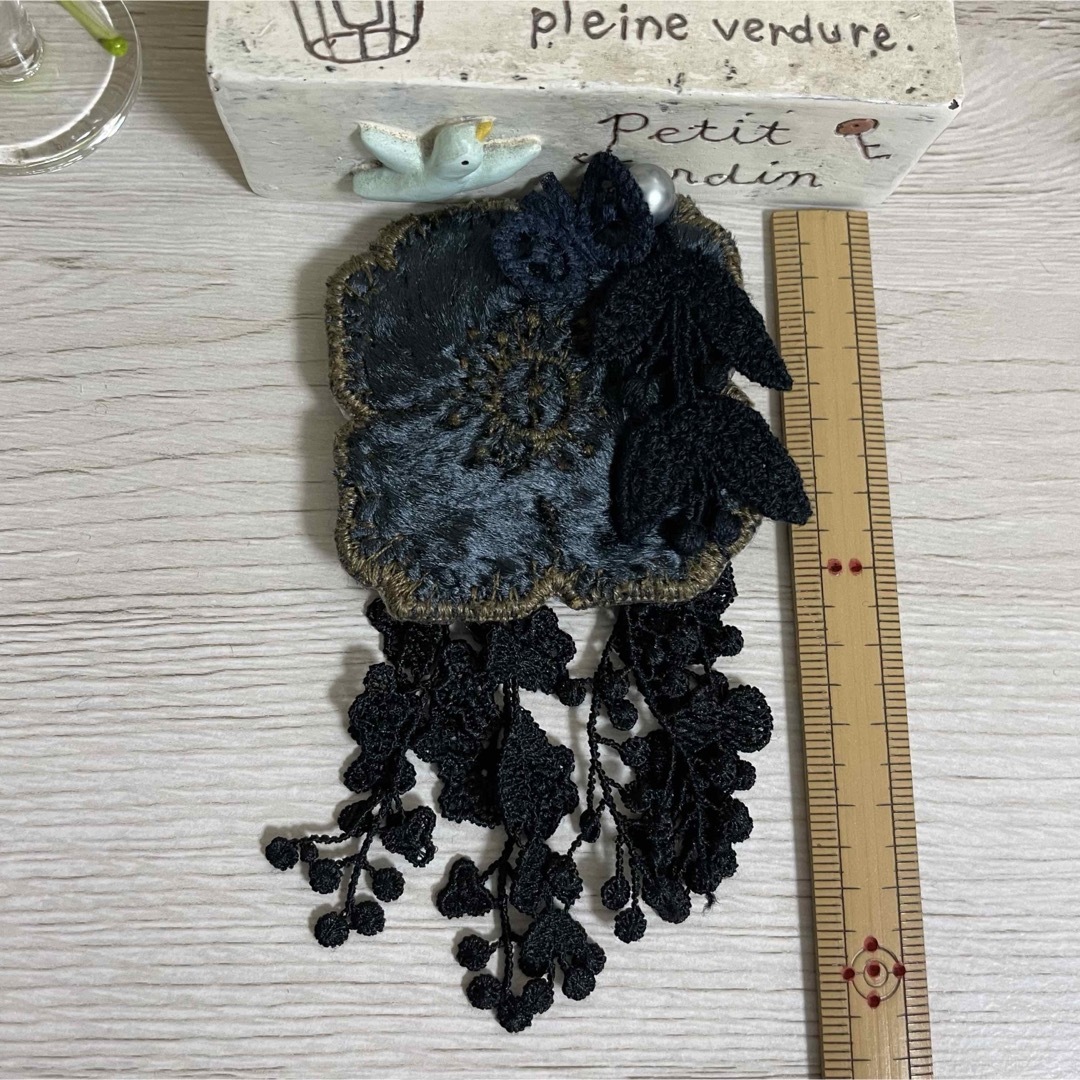 ミナペルホネンハンドメイドブローチ＊秋冬色のアネモネブローチ　アクセサリー レディースのアクセサリー(ブローチ/コサージュ)の商品写真