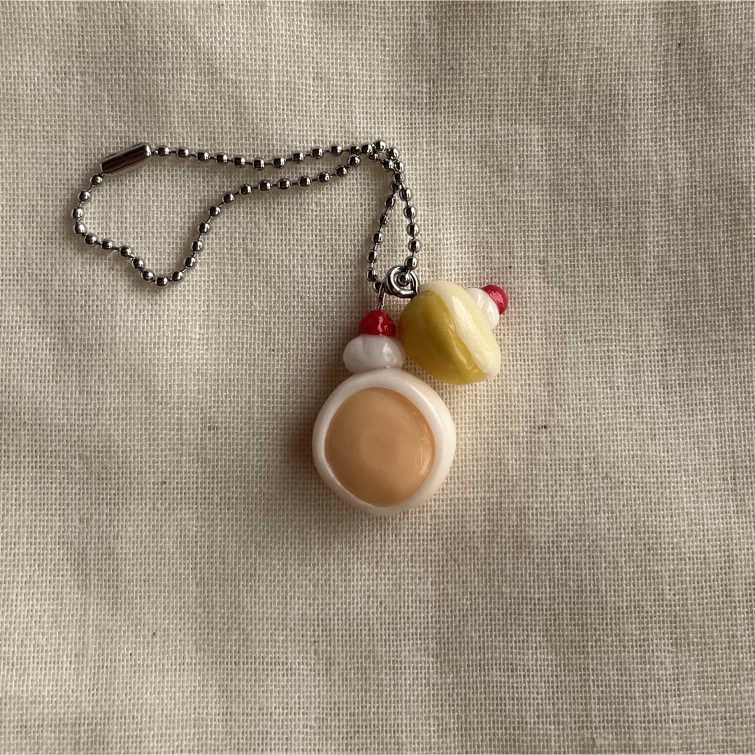 眠り子ショートケーキさんチャーム②  ハンドメイドのアクセサリー(チャーム)の商品写真