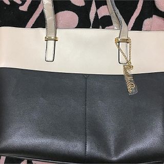 セシルマクビー(CECIL McBEE)のCECIL McBEE☆ロゴチャーム付☆トートバック☆新品☆最新☆(トートバッグ)