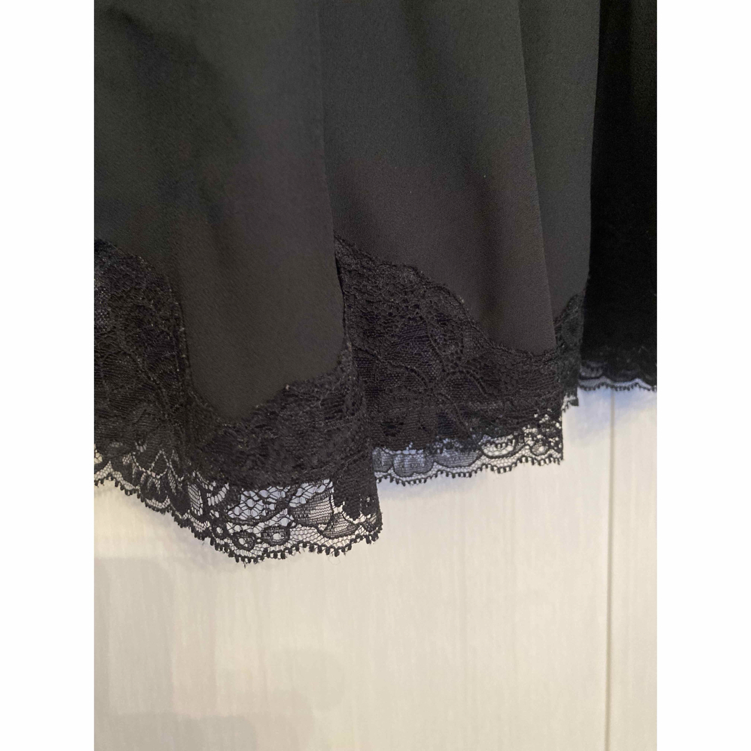 MISCH MASCH(ミッシュマッシュ)のMISCH MASCH黒 フレアスカート 裾レース付き レディースのスカート(ひざ丈スカート)の商品写真