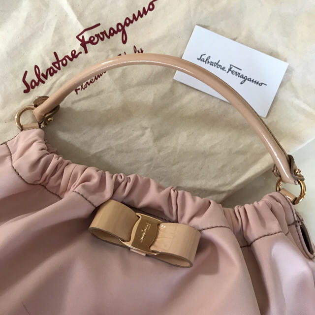 Ferragamo(フェラガモ)の♡ゆいゆかママ様♡専用 レディースのバッグ(ハンドバッグ)の商品写真