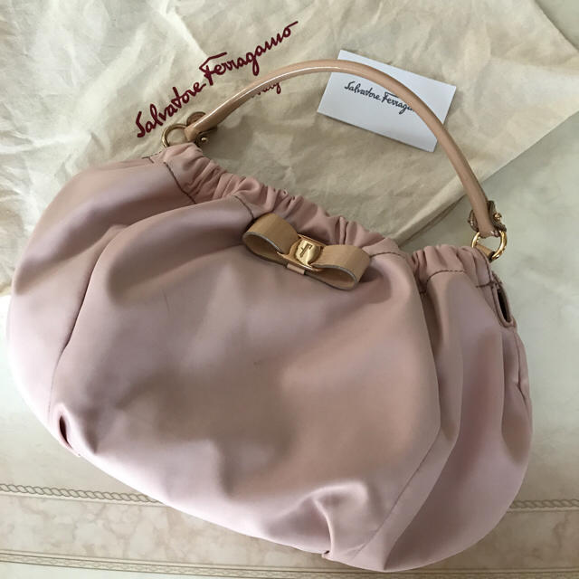 Ferragamo(フェラガモ)の♡ゆいゆかママ様♡専用 レディースのバッグ(ハンドバッグ)の商品写真