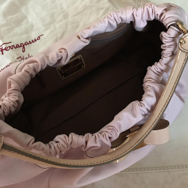 Ferragamo(フェラガモ)の♡ゆいゆかママ様♡専用 レディースのバッグ(ハンドバッグ)の商品写真