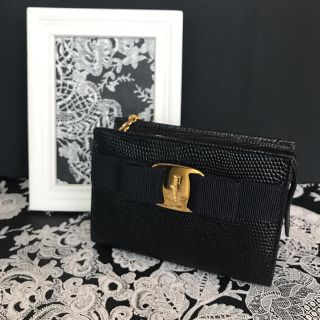 フェラガモ(Ferragamo)の✞FERRAGAMO マルチポーチ✞(ポーチ)