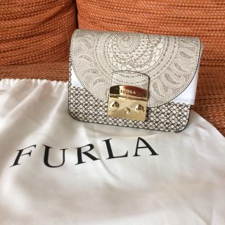 フルラ(Furla)のフルラ春夏新作メトロポリスレース模様ベージュ♪(ショルダーバッグ)