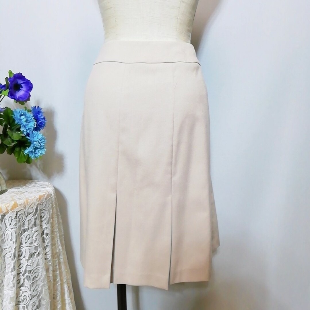 anySiS(エニィスィス)のエニィスィスバイクミキョクスィス　極上美品　スカートスーツ　ベージュ系 レディースのフォーマル/ドレス(スーツ)の商品写真