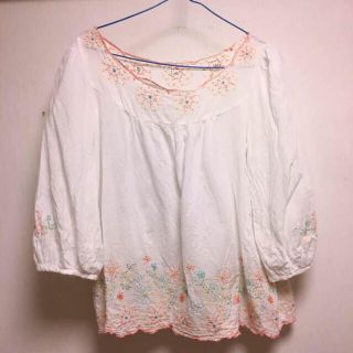 チャイルドウーマン(CHILD WOMAN)の美品★ 花柄刺繍 カットソー シンプル オシャレ 七分袖(カットソー(長袖/七分))