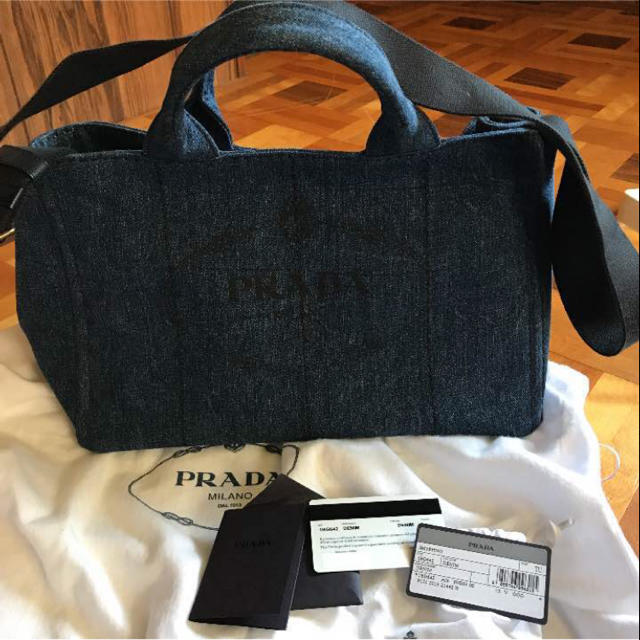 PRADA(プラダ)のプラダ❤︎カナパ Mサイズ レディースのバッグ(トートバッグ)の商品写真