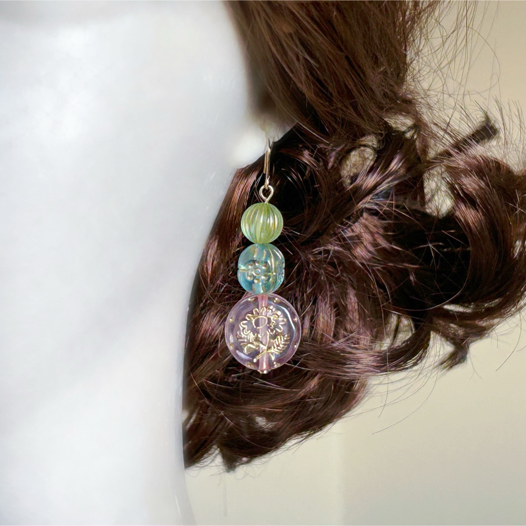 ヴィンテージ調クリアビーズピアス ハンドメイドのアクセサリー(ピアス)の商品写真