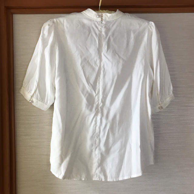 F i.n.t(フィント)のFi.n.t ブラウス ホワイト 半袖  レディースのトップス(シャツ/ブラウス(半袖/袖なし))の商品写真