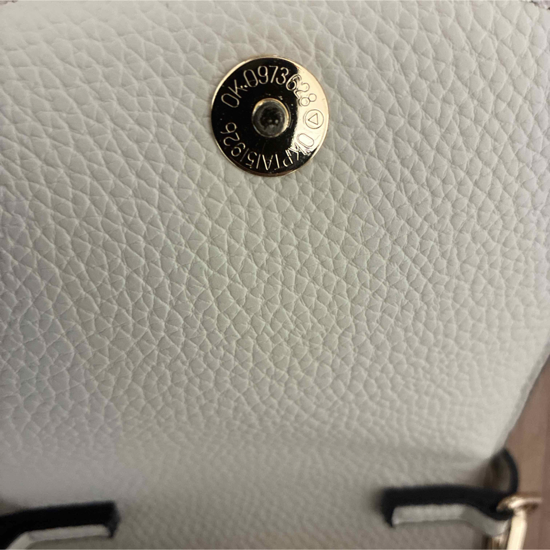 ホワイトレザー製ボディバッグ レディースのバッグ(ボディバッグ/ウエストポーチ)の商品写真