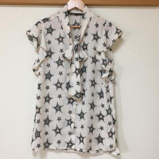 ザラ(ZARA)のZARA ブラウス 星柄 xs お値下げしました(シャツ/ブラウス(半袖/袖なし))