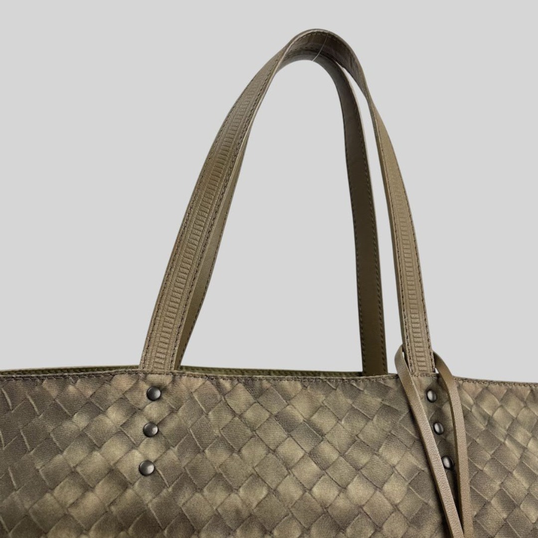 BOTTEGA VENETA(ボッテガヴェネタ)のほぼ未使用■ボッテガ ヴェネタ■イントレッチオリュージョン ナイロントートバッグ レディースのバッグ(トートバッグ)の商品写真