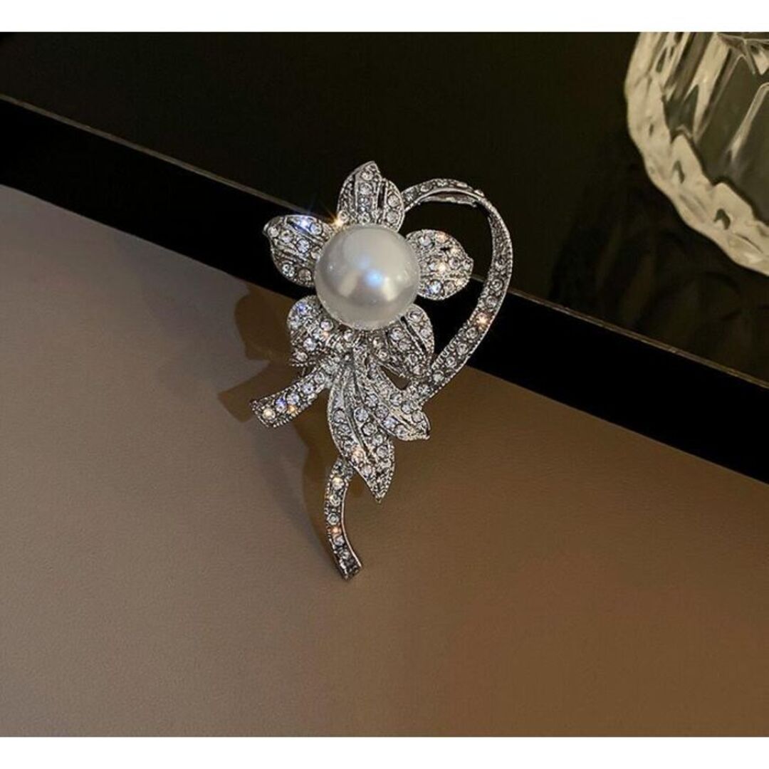 ブローチ　きらきらラインストーン　コサージュ 結婚式 入学卒園入園 卒業式19 ハンドメイドのアクセサリー(コサージュ/ブローチ)の商品写真