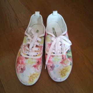 エイチアンドエム(H&M)の花柄スニーカー(スニーカー)