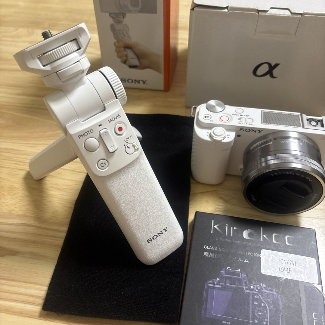 SONY(ソニー)のSONY VLOGCAM パワーズームレンズキット ホワイト ZV-E10L(W スマホ/家電/カメラのカメラ(ミラーレス一眼)の商品写真