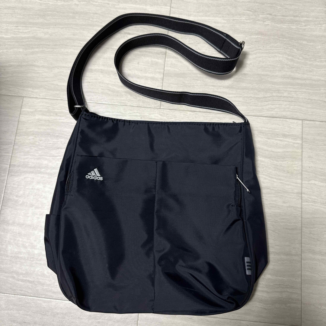 adidas(アディダス)のadidasショルダーバック メンズのバッグ(ショルダーバッグ)の商品写真
