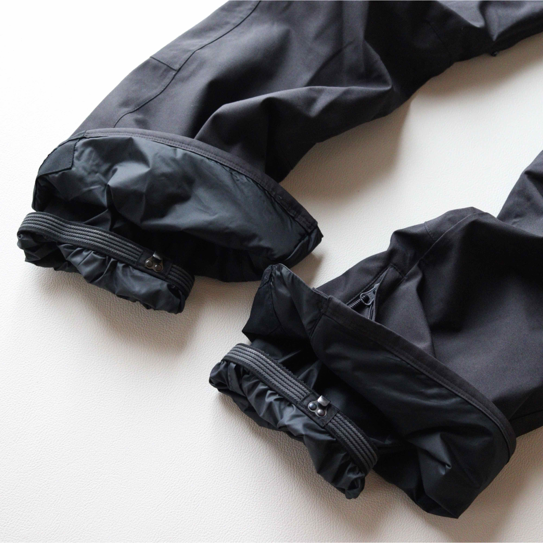 BURTON(バートン)の5435【極美品】バートン　パンツ スノボウェア レディース 裏地花柄 中綿入り スポーツ/アウトドアのスノーボード(ウエア/装備)の商品写真