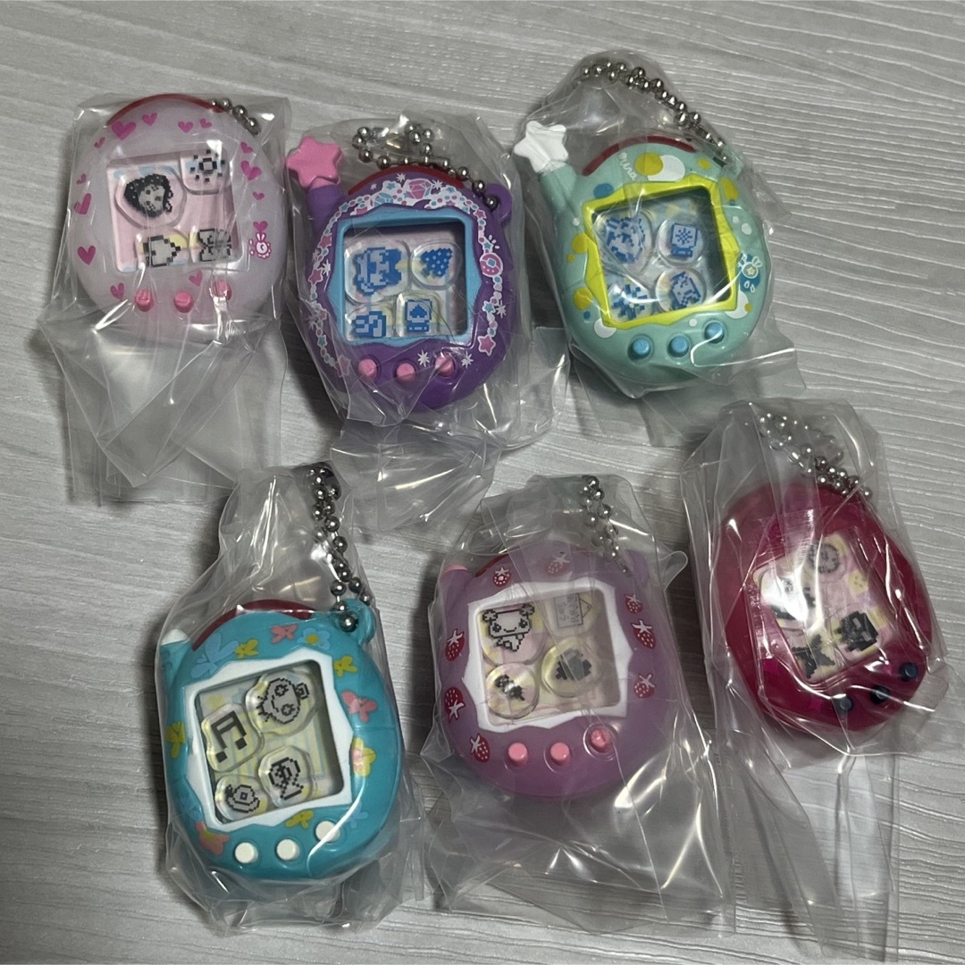 たまごっち シャカシャカチャームコレクション２  ガチャ  全6種　コンプリート エンタメ/ホビーのおもちゃ/ぬいぐるみ(キャラクターグッズ)の商品写真