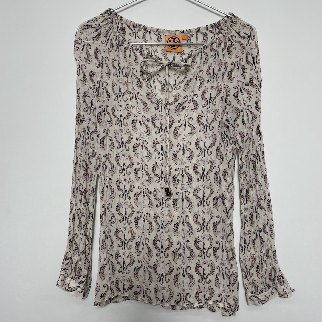 Tory Burch(トリーバーチ)のTory Burch トリーバーチ トップス カジュアル シーホース タツノオトシゴ ブラウス シルク ベージュ【中古】レディース レディースのトップス(シャツ/ブラウス(長袖/七分))の商品写真