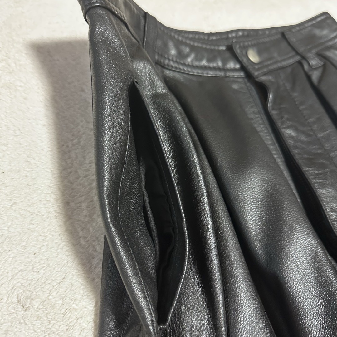 ISSEY MIYAKE(イッセイミヤケ)のHAI SPORTING GEAR Lamb Lether Pants パンツ革 レディースのパンツ(その他)の商品写真