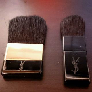 イヴサンローランボーテ(Yves Saint Laurent Beaute)のイヴ　サンローラン　ミニブラシ　チークブラシ(チーク)