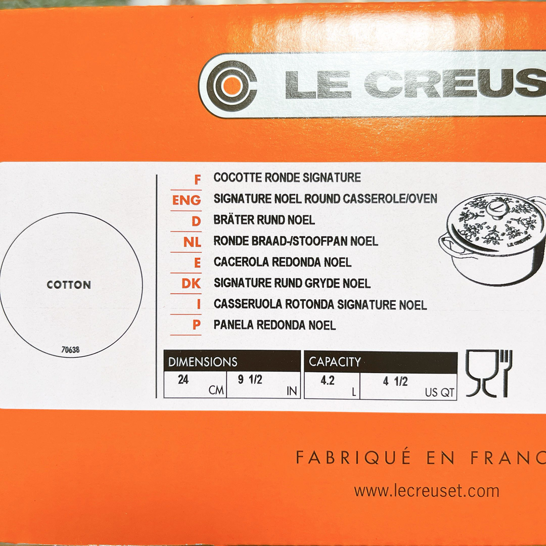 LE CREUSET(ルクルーゼ)の♡ ルクルーゼ　ココットロンド ノエルレリーフ コットン ゴールドつまみ インテリア/住まい/日用品のキッチン/食器(鍋/フライパン)の商品写真