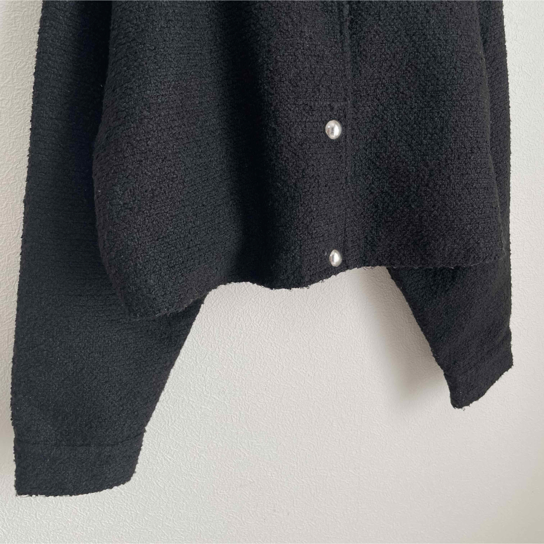 H&M(エイチアンドエム)のH&M【XL】ツイード ノーカラージャケット　黒　クロップド丈　スナップボタン レディースのジャケット/アウター(ノーカラージャケット)の商品写真