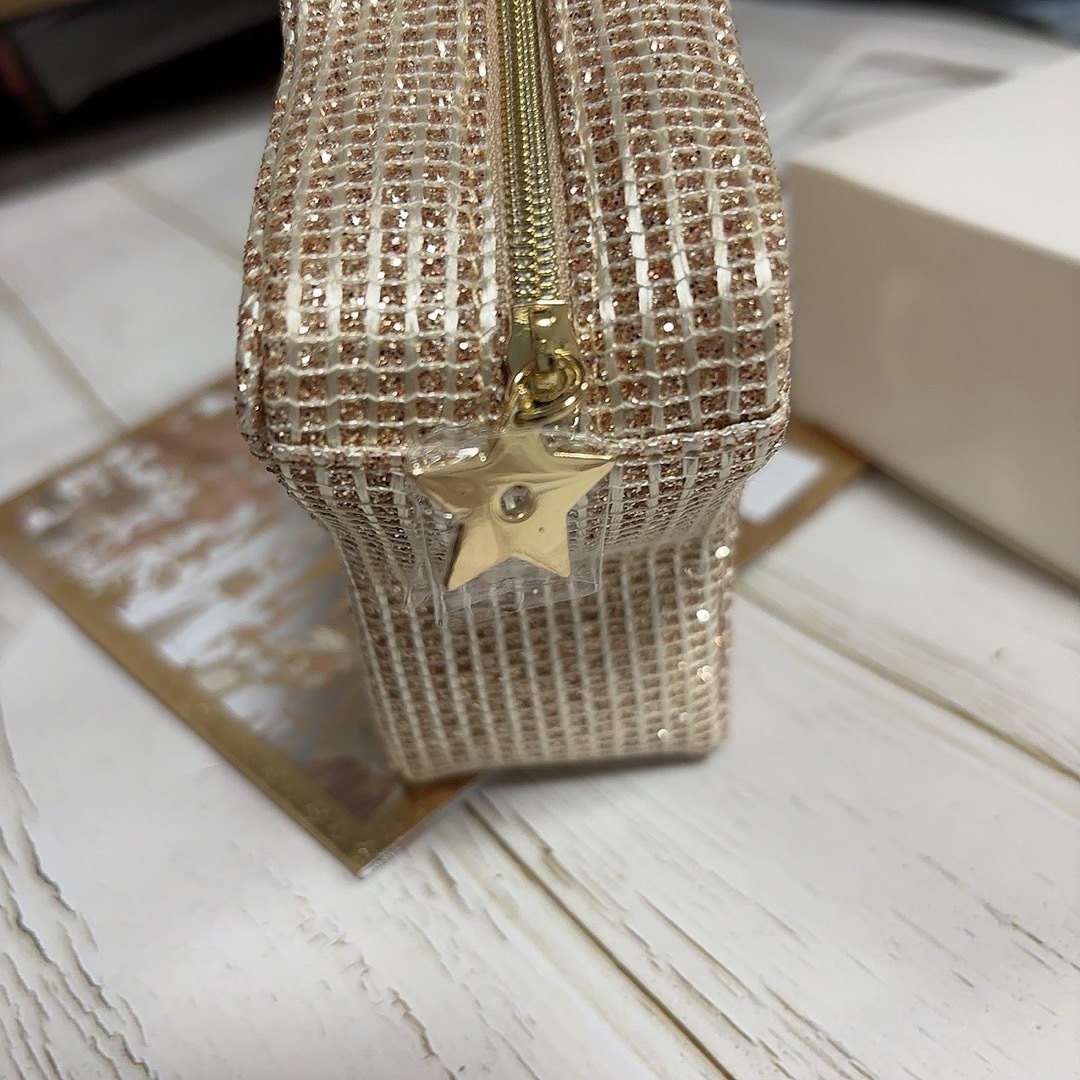 Christian Dior(クリスチャンディオール)のDIOR 星型ポーチ ゴールド系他ノベルテホリデー2025 レディースのファッション小物(ポーチ)の商品写真