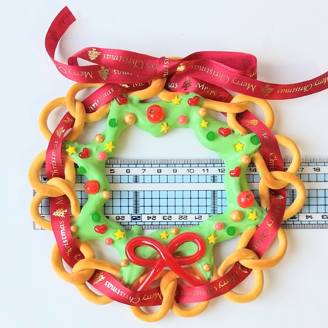 フェイクスイーツ プレッツェルのクリスマスリース グリーンクリーム 食品サンプル ハンドメイドのおもちゃ(その他)の商品写真