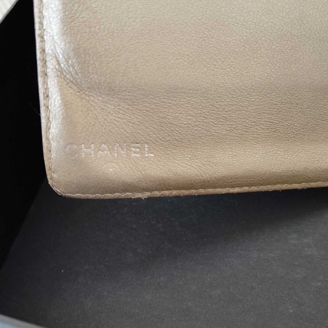 CHANEL(シャネル)のCHANEL シャネル   二つ折り 長財布 アイコンライン 黒 ブラック  レディースのファッション小物(財布)の商品写真