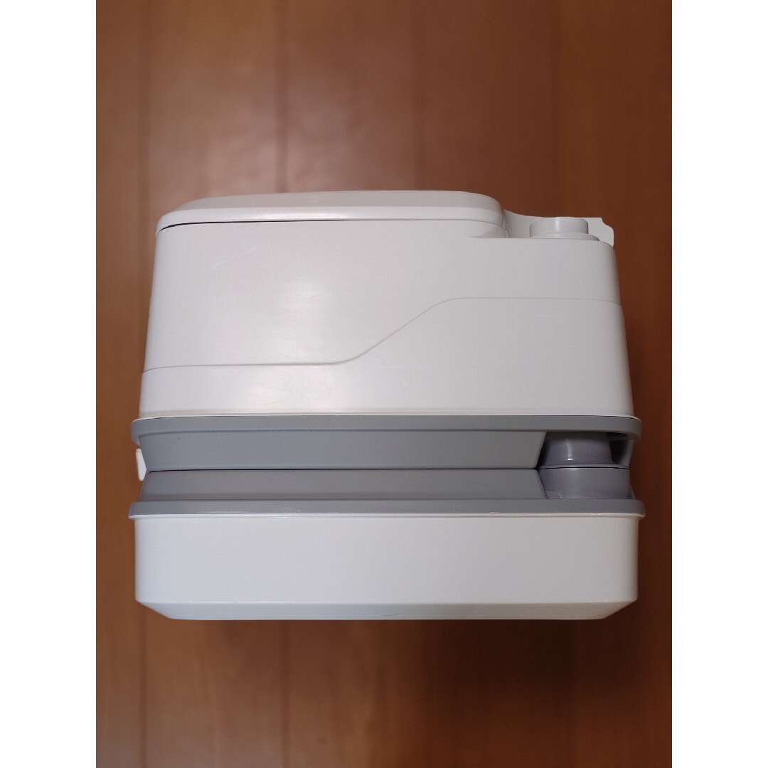 【ポータブルトイレ】ポルタポッティ145 キューブ 蛇腹ポンプ ホワイトカラー 自動車/バイクの自動車/バイク その他(その他)の商品写真