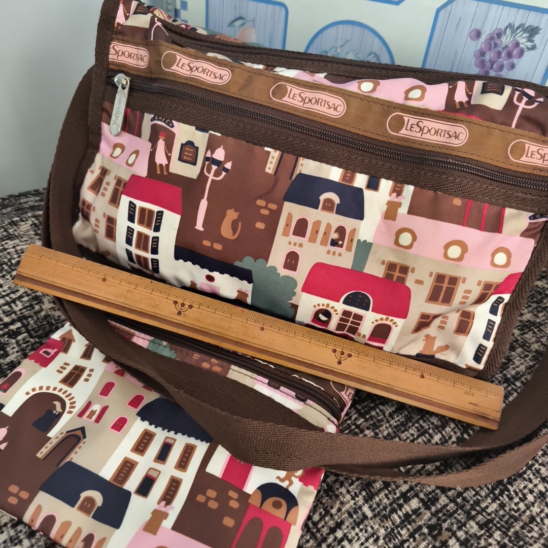 LeSportsac(レスポートサック)のレスポートサックショルダーバッグとポーチ レディースのバッグ(ショルダーバッグ)の商品写真