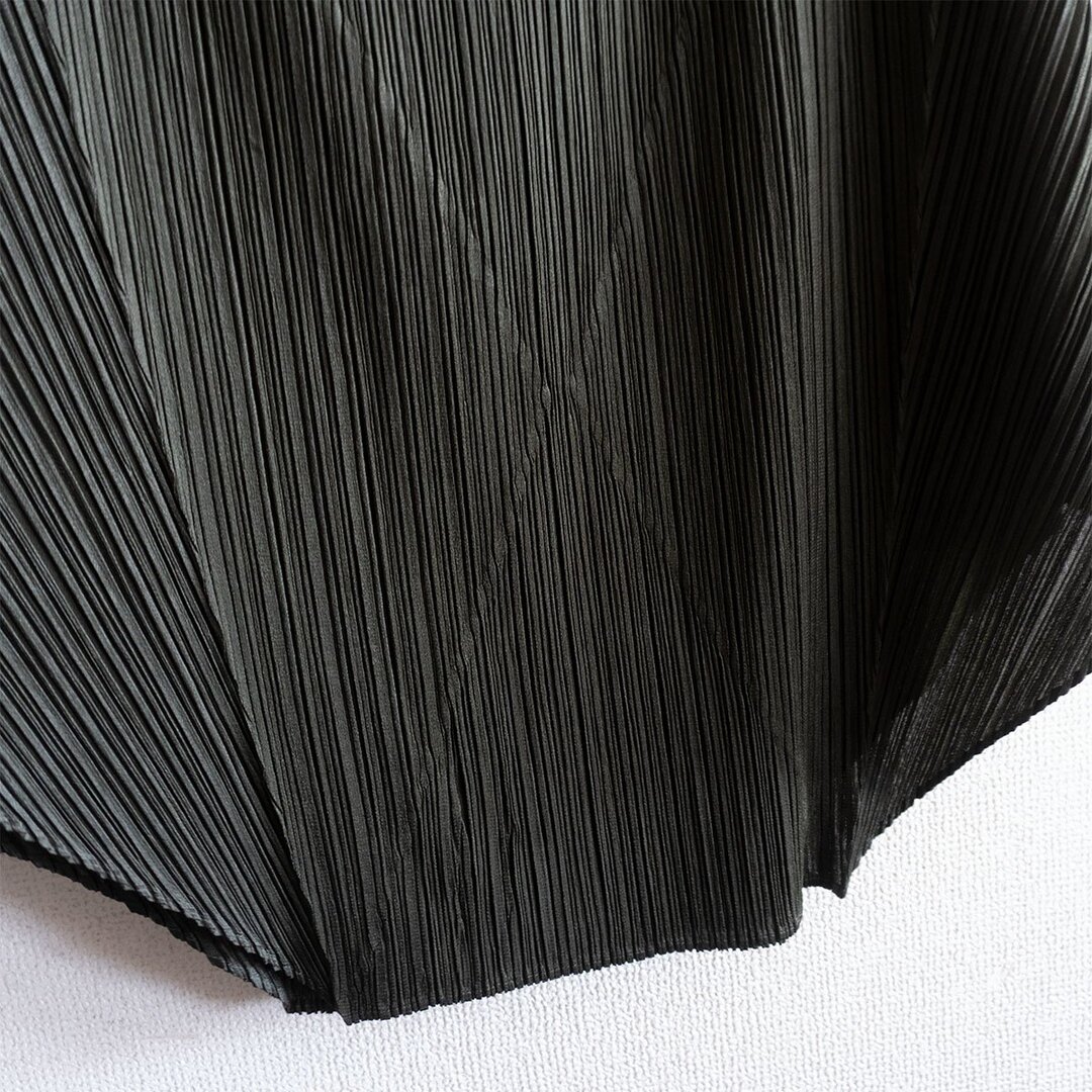 PLEATS PLEASE ISSEY MIYAKE(プリーツプリーズイッセイミヤケ)の【美品】 PLEATS PLEASE【変形 プリーツ スカート】プリーツプリーズ イッセイミヤケ ISSEY MIYAKE 25120007 レディースのスカート(ロングスカート)の商品写真