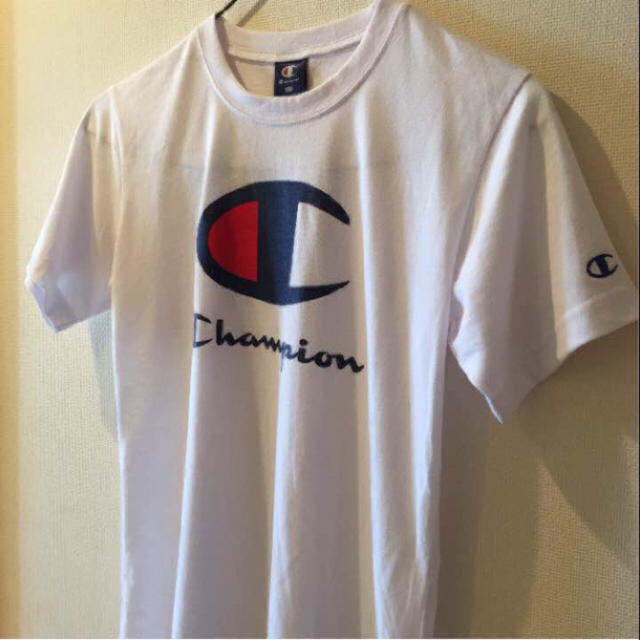 Champion(チャンピオン)の限定価格！SALE♡新品 タグ付き！チャンピオン  ホワイト Tシャツ  半袖 レディースのトップス(Tシャツ(半袖/袖なし))の商品写真