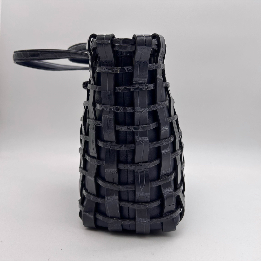 Kitamura(キタムラ)の未使用級　キタムラ　リアルクロコダイル　編み込み　トートバッグ　濃紺色　肩掛け◎ レディースのバッグ(トートバッグ)の商品写真